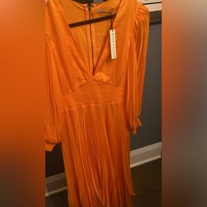 Alice & Olivia. NWT orange pleated dress.